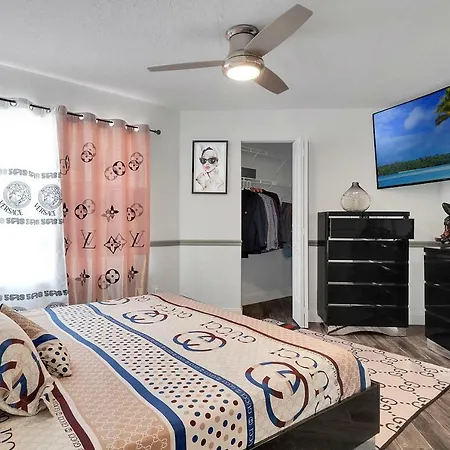Modern Designer Inspired Fully Renovated Condo-2
