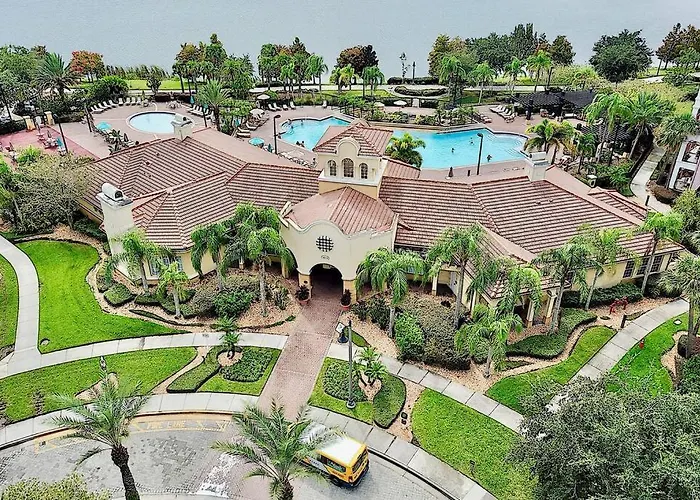Pet friendly Vista Cay Standard 3 Bedroom Condo Orlando