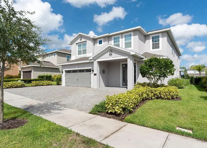 Upscale Modern Getaway Home With Heated Pool/Hot Tub, 9 Beds 8.5 Bath Sleeps 18+