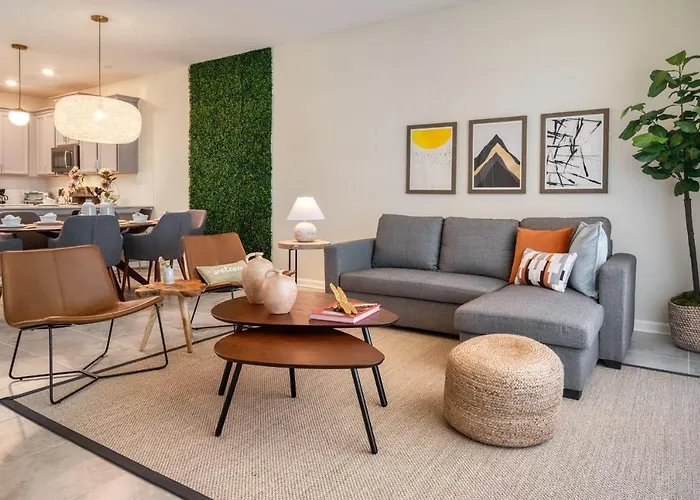 Pet friendly Pleasant Home With Lake View And Themed Bedroom Orlando