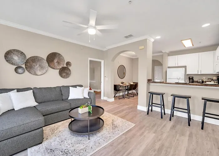 Bright & Modern 2Br Condo With Pool & Hot Tub, Near Disney!