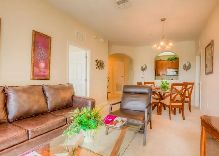 Spacious Lakeview Condo, Near Theme Parks