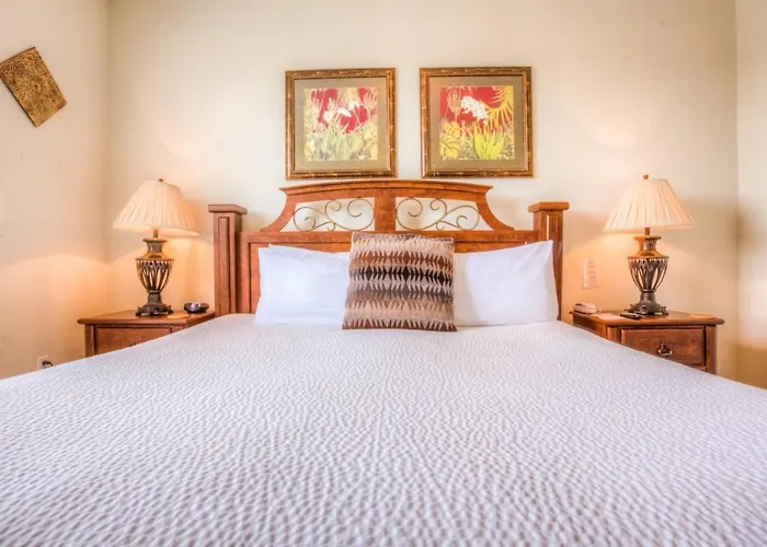 Spacious Lakeview Condo, Near Theme Parks