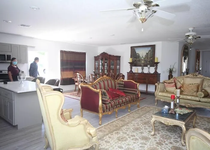 Spacious And Serene Private Bedroom