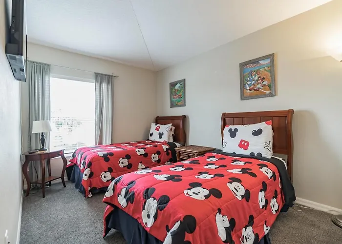 Huge Screened Patio That Overlooks Lake Buck, Near Famous Attractions!!