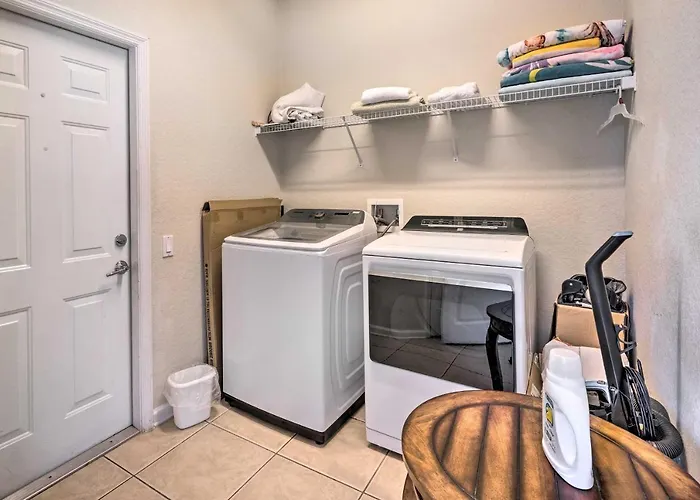 Huisdiervriedelijke Windsor Hills Home With Lanai, Pool And Lake View! Orlando