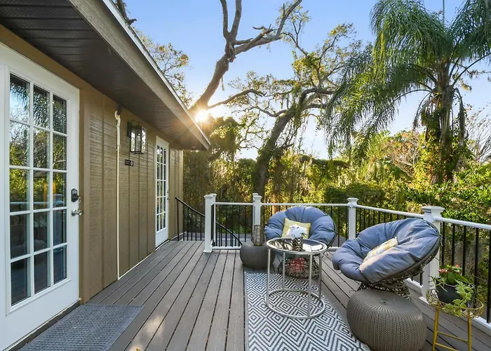 Spring-Fed Lake Waterfront King Bed Suites Pet Friendly