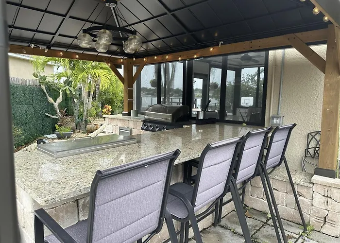 Luxury Lakeside Retreat With Pool, Jacuzzi, Private Bbq, Near Theme Parks