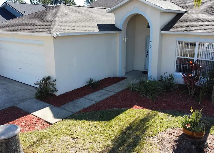 3 Bedroom Villa With Poolside Cinema And Games Room Close To Theme Parks Sleeps 6 Plus 2