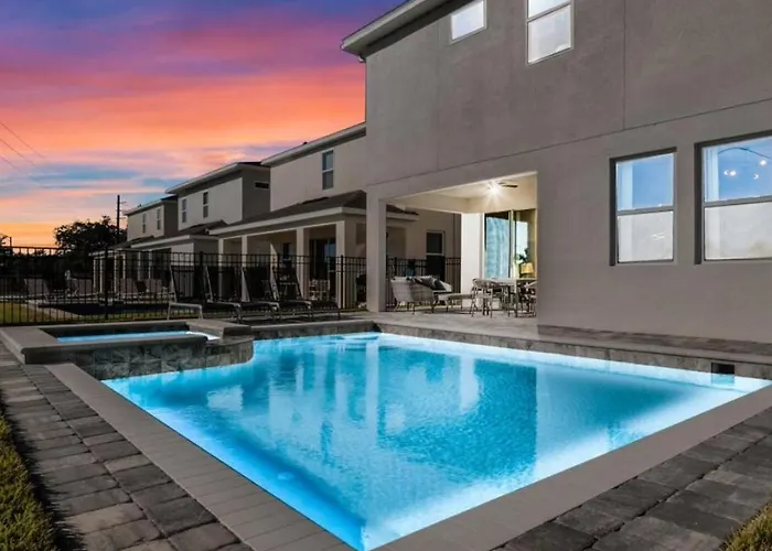 Enchanting Encore Escape: 8Br Oasis Near Disney Magic