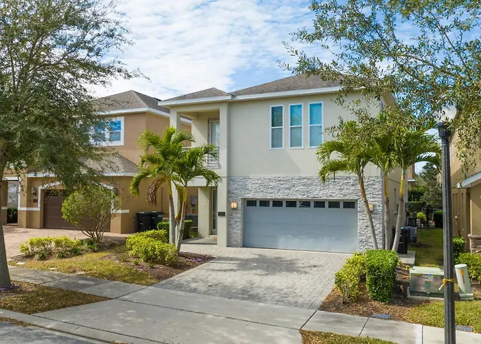 Enchanting Encore Escape: 8Br Oasis Near Disney Magic