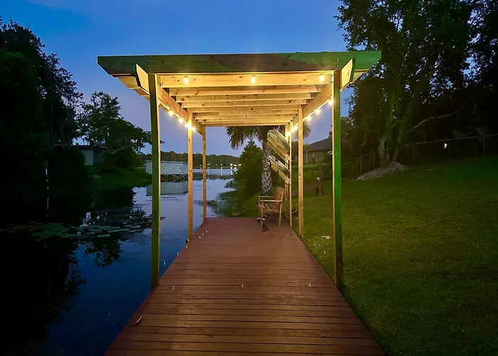 Lakefront 7 Bedroom Duplex, Pool, Boat, And Hottub