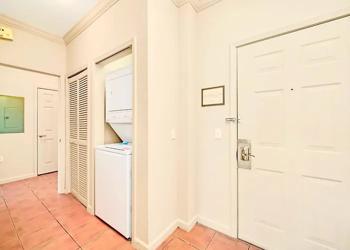 Stunning 2Br Condo With Pool, Near Disney!