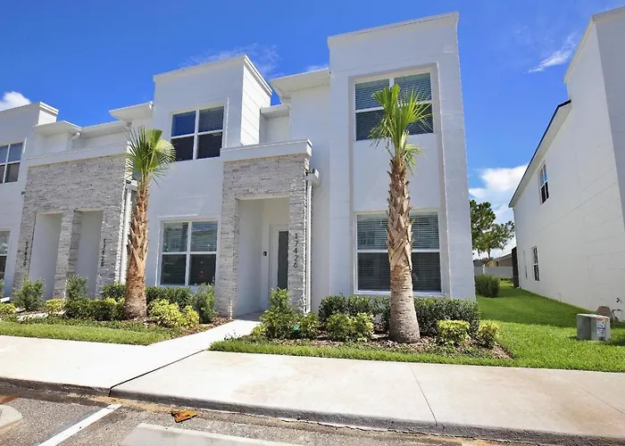 Great 4 Bedroom Townhouse In Hidden Forest, With Private Pool!