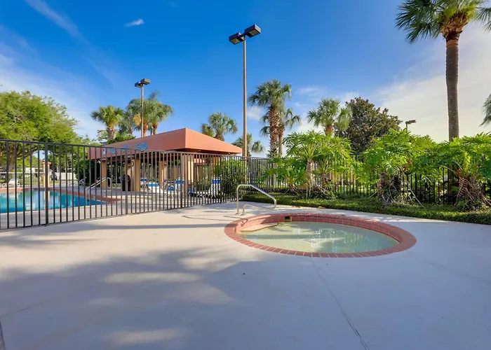 Villa Steps To Pool: Winter Garden House W/ Lanai! Orlando admite animales