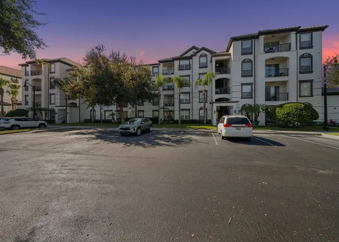 Deluxe 3 Bedroom Apartment 404