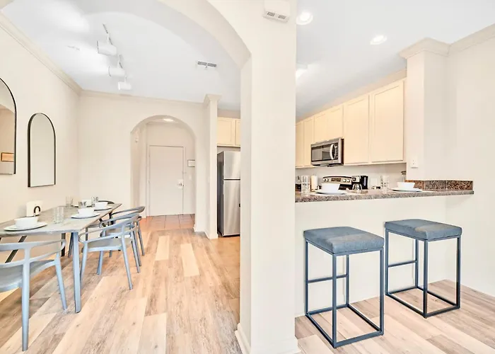Bright 2Br Condo With Pool - Near Disney!