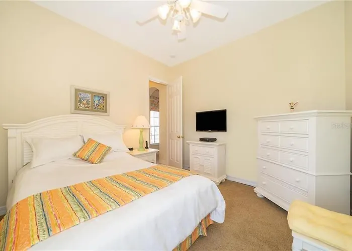 Mickeys Corner - Fantastic 5Br With Large Private Garden Pool Hot Tub Game Room Gas Bbq 2 Miles To Disney