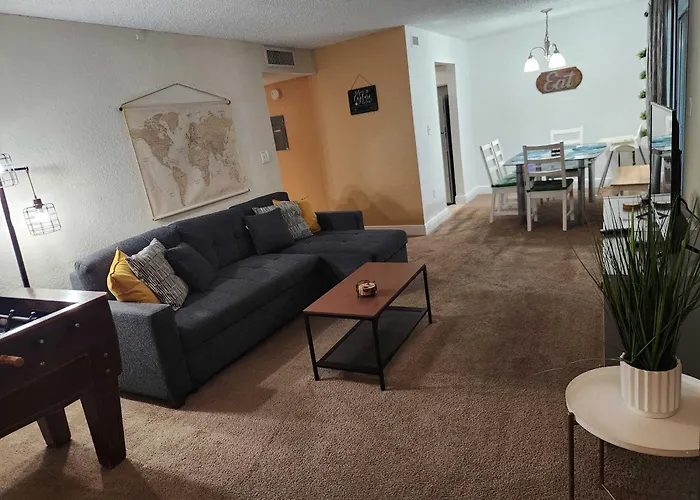 Beautiful 2-Bedroom Condo Near Universal And Other Orlando Attractions, King Bed & Wi-Fi