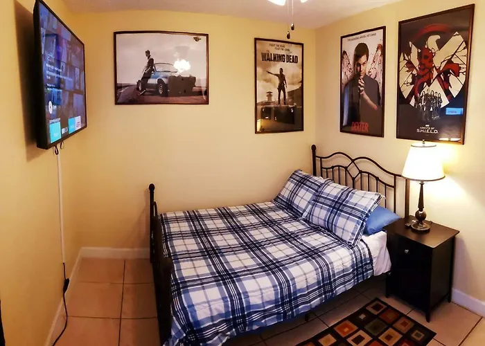 A1 Private Room With 55" Smart Tv Near Everything
