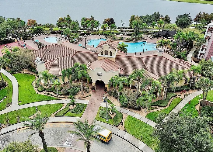 Vista Cay Luxury Lakeview 3 Bedroom Condo