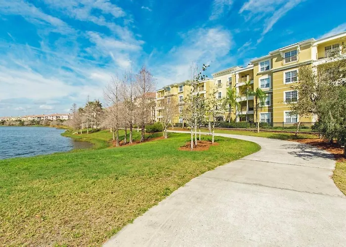 Vista Cay Luxury Lakeview 3 Bedroom Condo